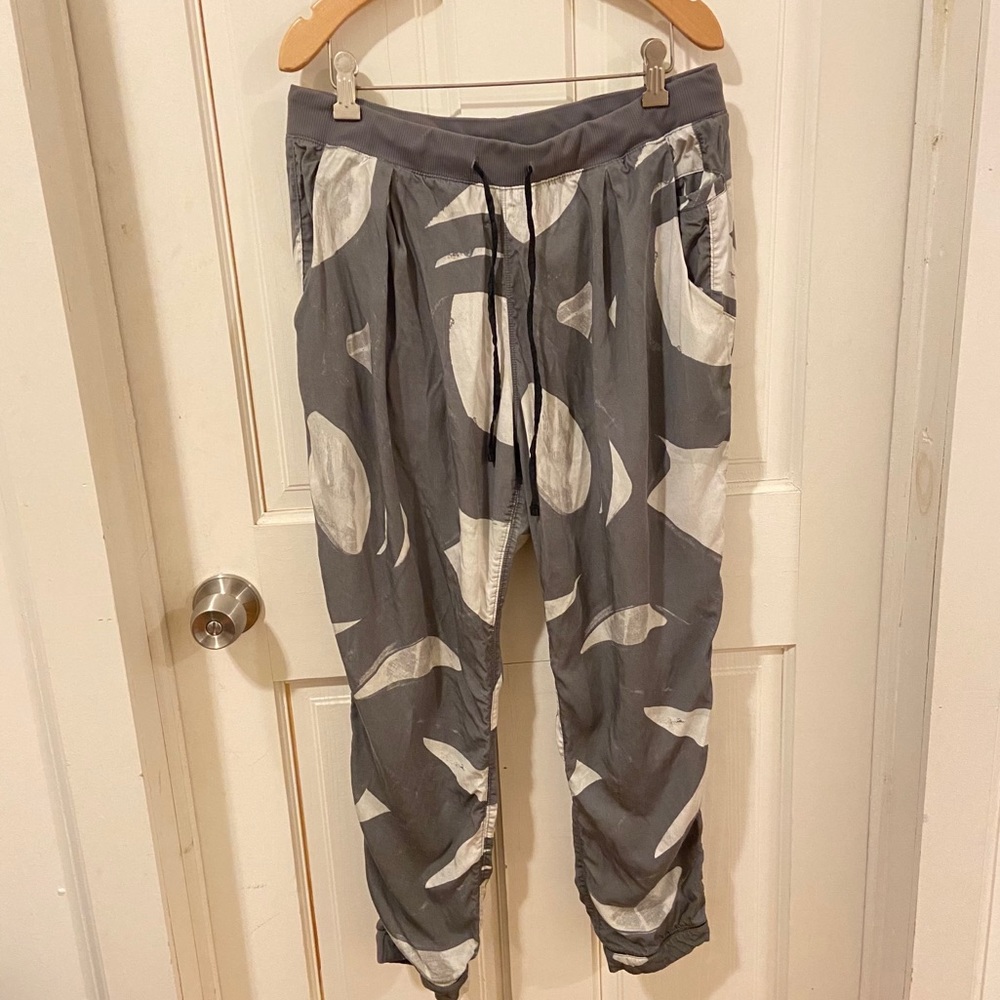 Lululemon City Jogger in Swirl Print Size 10